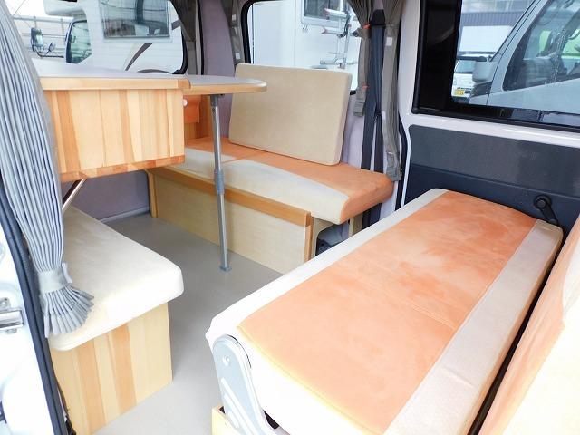 タウンエースバン 　キャンピングカー　タコス　ハナ　１．５Ｌガソリン　架装ルーフ　５名乗車４名就寝　シンク　マックスファン　テレビ　ツインサブバッテリー　走行充電　外部電源・充電　サイドオーニング　前後ドライブレコーダー（3枚目）