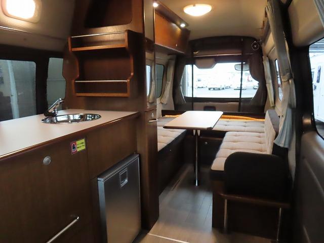 キャラバン 　キャンピングカー　ビークル　デュオ　タイプＣ　６名乗車３名就寝　シンク　冷蔵庫　液晶テレビ　ツインサブバッテリー　走行充電　外部充電　３５０Ｗインバーター　外部電源　ルーフベント　オーニング（2枚目）
