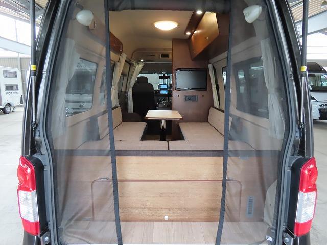 キャラバン 　キャンピングカー　ビークル　デュオ　タイプＣ　６名乗車３名就寝　シンク　冷蔵庫　液晶テレビ　ツインサブバッテリー　走行充電　外部充電　３５０Ｗインバーター　外部電源　ルーフベント　オーニング（5枚目）