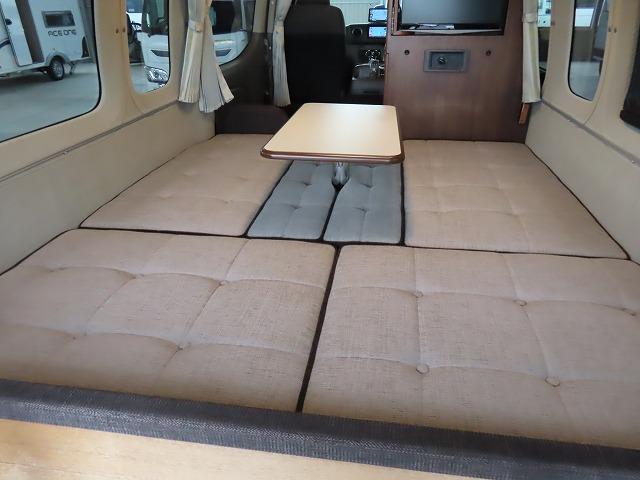 キャラバン 　キャンピングカー　ビークル　デュオ　タイプＣ　６名乗車３名就寝　シンク　冷蔵庫　液晶テレビ　ツインサブバッテリー　走行充電　外部充電　３５０Ｗインバーター　外部電源　ルーフベント　オーニング（8枚目）
