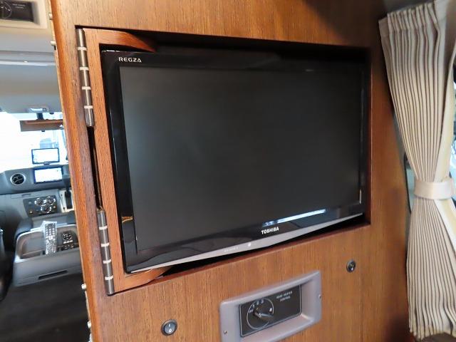 キャラバン 　キャンピングカー　ビークル　デュオ　タイプＣ　６名乗車３名就寝　シンク　冷蔵庫　液晶テレビ　ツインサブバッテリー　走行充電　外部充電　３５０Ｗインバーター　外部電源　ルーフベント　オーニング（12枚目）