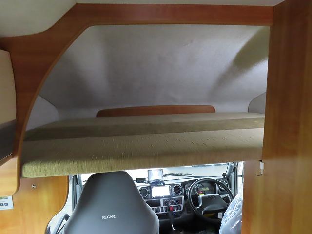 カムロード  キャンピングカー バンテック ジル480スキップ シンク 冷蔵庫 電子レンジ 液晶テレビ ポータブルトイレ トリプルサブバッテリー 走行充電 外部充電 1500Wインバーター 外部電源 ソーラーパネル(5枚目)