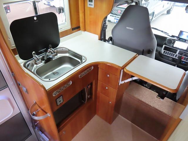 カムロード  キャンピングカー バンテック ジル480スキップ シンク 冷蔵庫 電子レンジ 液晶テレビ ポータブルトイレ トリプルサブバッテリー 走行充電 外部充電 1500Wインバーター 外部電源 ソーラーパネル(8枚目)