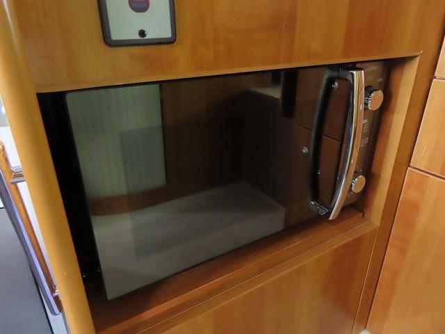 カムロード  キャンピングカー バンテック ジル480スキップ シンク 冷蔵庫 電子レンジ 液晶テレビ ポータブルトイレ トリプルサブバッテリー 走行充電 外部充電 1500Wインバーター 外部電源 ソーラーパネル(10枚目)