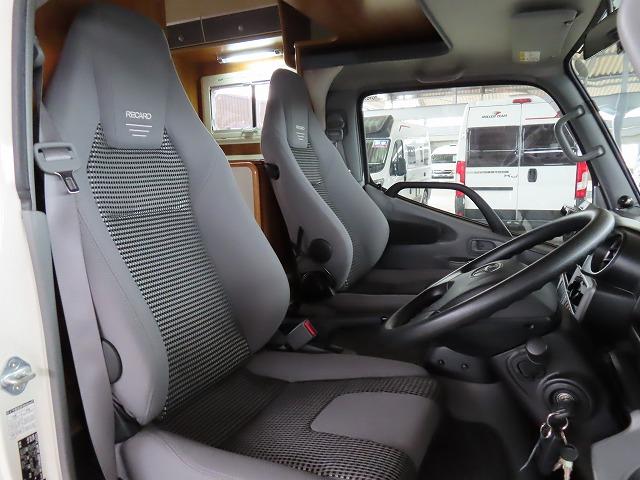 カムロード  キャンピングカー バンテック ジル480スキップ シンク 冷蔵庫 電子レンジ 液晶テレビ ポータブルトイレ トリプルサブバッテリー 走行充電 外部充電 1500Wインバーター 外部電源 ソーラーパネル(15枚目)