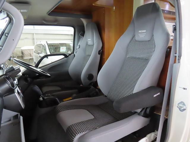 カムロード  キャンピングカー バンテック ジル480スキップ シンク 冷蔵庫 電子レンジ 液晶テレビ ポータブルトイレ トリプルサブバッテリー 走行充電 外部充電 1500Wインバーター 外部電源 ソーラーパネル(16枚目)