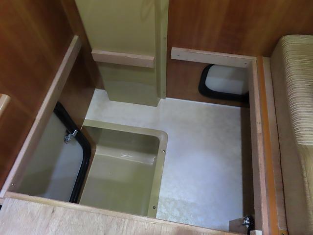 カムロード  キャンピングカー バンテック ジル480スキップ シンク 冷蔵庫 電子レンジ 液晶テレビ ポータブルトイレ トリプルサブバッテリー 走行充電 外部充電 1500Wインバーター 外部電源 ソーラーパネル(30枚目)