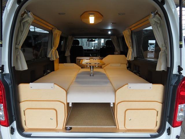 ハイエースワゴン キャンピングカー フジカーズジャパン FOCS DS 10名乗車3名就寝 シンク 冷蔵庫 液晶テレビ シングルサブバッテリー 走行充電 外部充電 350Wインバーター 外部電源 ソーラーパネル(9枚目)