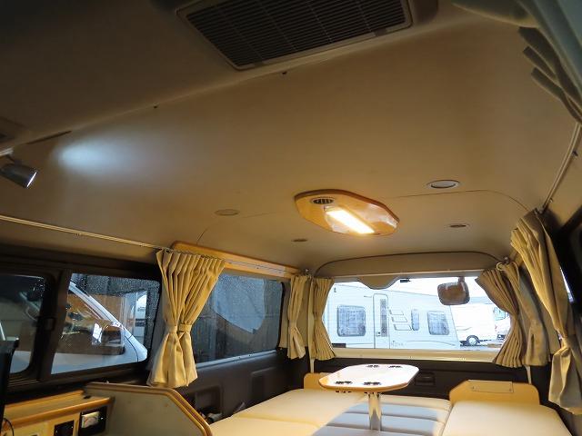 ハイエースワゴン キャンピングカー フジカーズジャパン FOCS DS 10名乗車3名就寝 シンク 冷蔵庫 液晶テレビ シングルサブバッテリー 走行充電 外部充電 350Wインバーター 外部電源 ソーラーパネル(11枚目)