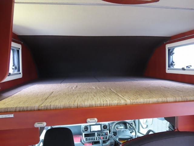 カムロード キャンピングカー ナッツRV クレソンボヤージュ 7名乗車6名就寝 シンク 冷蔵庫 テレビアンテナ ツインサブバッテリー 走行充電 外部充電 外部電源 ソーラーパネル マックスファン FFヒーター(4枚目)