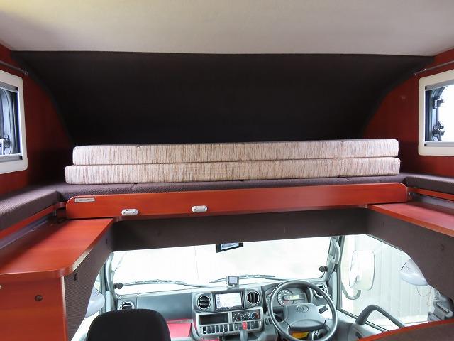 カムロード キャンピングカー ナッツRV クレソンボヤージュ 7名乗車6名就寝 シンク 冷蔵庫 テレビアンテナ ツインサブバッテリー 走行充電 外部充電 外部電源 ソーラーパネル マックスファン FFヒーター(5枚目)