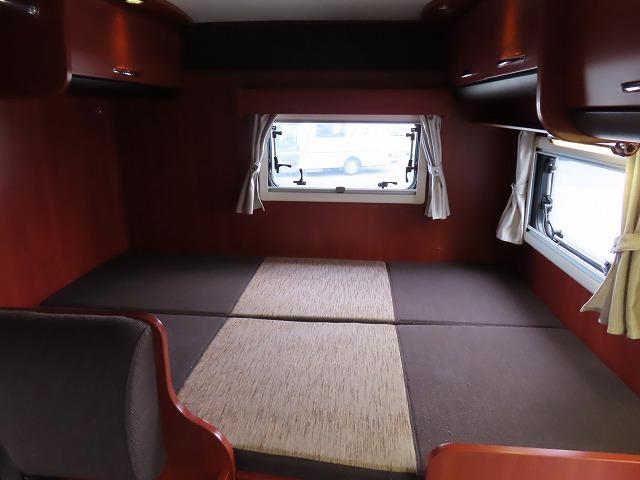 カムロード キャンピングカー ナッツRV クレソンボヤージュ 7名乗車6名就寝 シンク 冷蔵庫 テレビアンテナ ツインサブバッテリー 走行充電 外部充電 外部電源 ソーラーパネル マックスファン FFヒーター(6枚目)