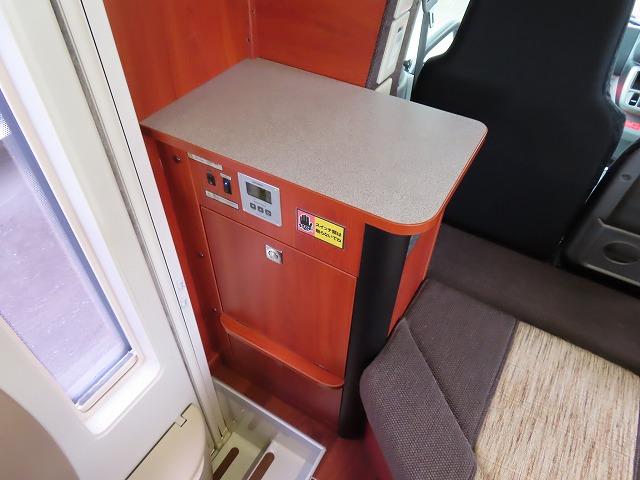 カムロード キャンピングカー ナッツRV クレソンボヤージュ 7名乗車6名就寝 シンク 冷蔵庫 テレビアンテナ ツインサブバッテリー 走行充電 外部充電 外部電源 ソーラーパネル マックスファン FFヒーター(10枚目)