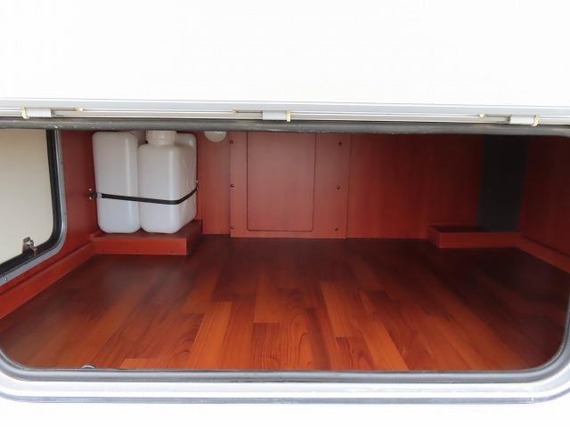 カムロード キャンピングカー ナッツRV クレソンボヤージュ 7名乗車6名就寝 シンク 冷蔵庫 テレビアンテナ ツインサブバッテリー 走行充電 外部充電 外部電源 ソーラーパネル マックスファン FFヒーター(14枚目)