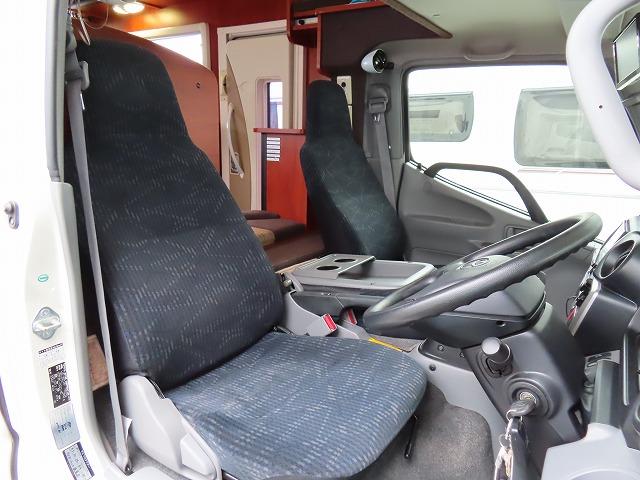 カムロード キャンピングカー ナッツRV クレソンボヤージュ 7名乗車6名就寝 シンク 冷蔵庫 テレビアンテナ ツインサブバッテリー 走行充電 外部充電 外部電源 ソーラーパネル マックスファン FFヒーター(16枚目)