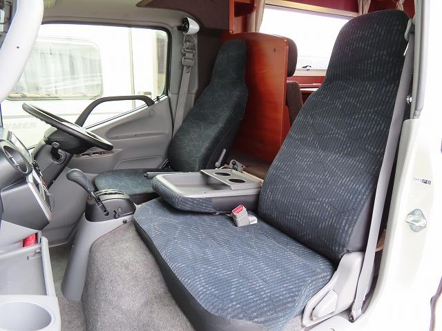 カムロード キャンピングカー ナッツRV クレソンボヤージュ 7名乗車6名就寝 シンク 冷蔵庫 テレビアンテナ ツインサブバッテリー 走行充電 外部充電 外部電源 ソーラーパネル マックスファン FFヒーター(17枚目)