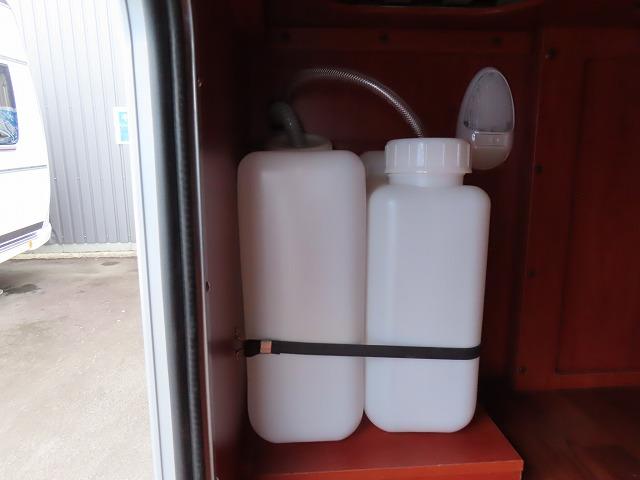 カムロード キャンピングカー ナッツRV クレソンボヤージュ 7名乗車6名就寝 シンク 冷蔵庫 テレビアンテナ ツインサブバッテリー 走行充電 外部充電 外部電源 ソーラーパネル マックスファン FFヒーター(26枚目)