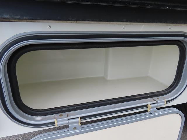 カムロード キャンピングカー ナッツRV クレソンボヤージュ 7名乗車6名就寝 シンク 冷蔵庫 テレビアンテナ ツインサブバッテリー 走行充電 外部充電 外部電源 ソーラーパネル マックスファン FFヒーター(28枚目)