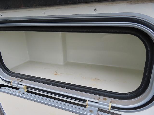 カムロード キャンピングカー ナッツRV クレソンボヤージュ 7名乗車6名就寝 シンク 冷蔵庫 テレビアンテナ ツインサブバッテリー 走行充電 外部充電 外部電源 ソーラーパネル マックスファン FFヒーター(29枚目)