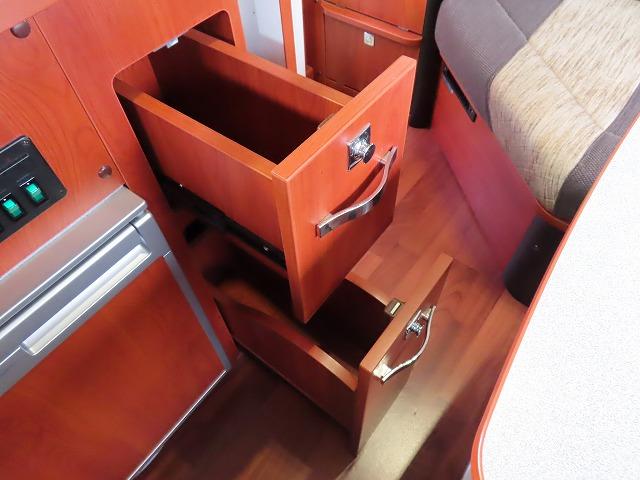 カムロード キャンピングカー ナッツRV クレソンボヤージュ 7名乗車6名就寝 シンク 冷蔵庫 テレビアンテナ ツインサブバッテリー 走行充電 外部充電 外部電源 ソーラーパネル マックスファン FFヒーター(33枚目)