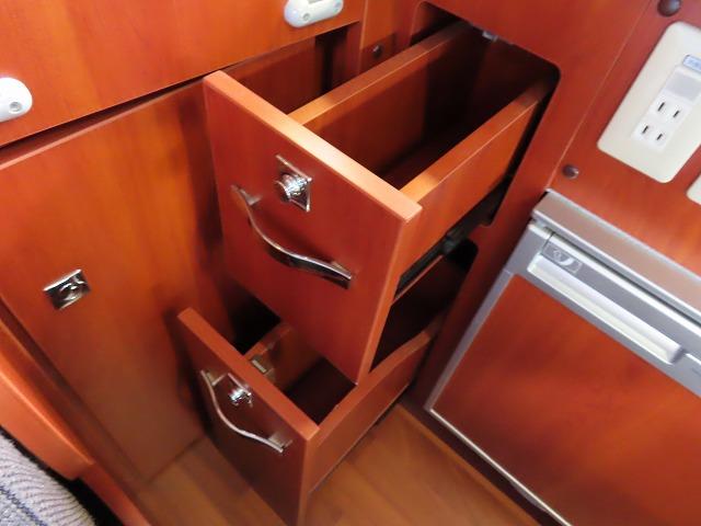 カムロード キャンピングカー ナッツRV クレソンボヤージュ 7名乗車6名就寝 シンク 冷蔵庫 テレビアンテナ ツインサブバッテリー 走行充電 外部充電 外部電源 ソーラーパネル マックスファン FFヒーター(34枚目)