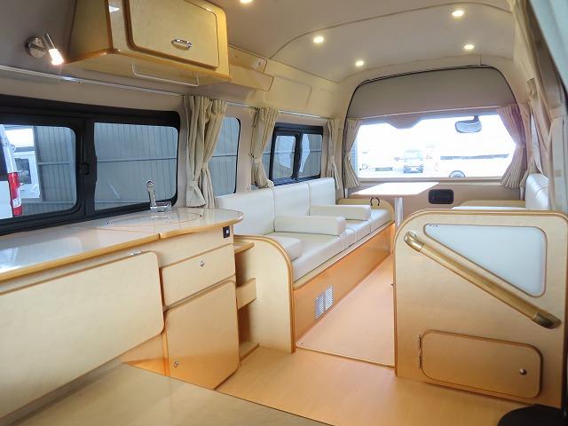 ハイエースバン キャンピングカー FOCS シエスタ 8名乗車3名就寝 シンク 冷蔵庫 フリップダウンモニター シングルサブバッテリー 走行充電 外部充電 1500Wインバーター 外部電源 メモリーナビ(2枚目)