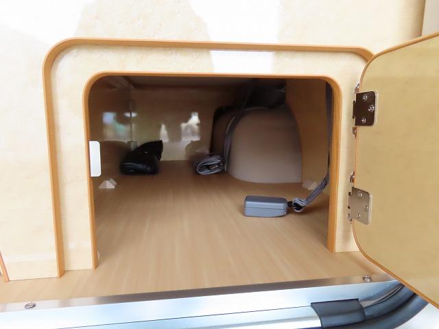 ハイエースバン キャンピングカー FOCS シエスタ 8名乗車3名就寝 シンク 冷蔵庫 フリップダウンモニター シングルサブバッテリー 走行充電 外部充電 1500Wインバーター 外部電源 メモリーナビ(26枚目)