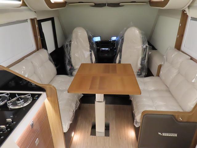 デュカト 　モービルヴェッタ　Ｋヨットテクノライン８６　２２００ｃｃディーゼルターボ　８ＡＴ　乗車４名　就寝４名温水ボイラー　ＦＦヒーター　冷蔵庫　カセットトイレ　外部電源　サブバッテリー（3枚目）