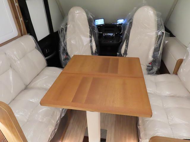 デュカト 　モービルヴェッタ　Ｋヨットテクノライン８６　２２００ｃｃディーゼルターボ　８ＡＴ　乗車４名　就寝４名温水ボイラー　ＦＦヒーター　冷蔵庫　カセットトイレ　外部電源　サブバッテリー（4枚目）