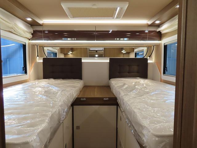 デュカト 　モービルヴェッタ　Ｋヨットテクノライン８６　２２００ｃｃディーゼルターボ　８ＡＴ　乗車４名　就寝４名温水ボイラー　ＦＦヒーター　冷蔵庫　カセットトイレ　外部電源　サブバッテリー（5枚目）