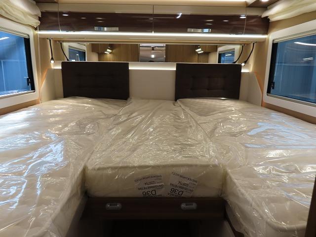 デュカト 　モービルヴェッタ　Ｋヨットテクノライン８６　２２００ｃｃディーゼルターボ　８ＡＴ　乗車４名　就寝４名温水ボイラー　ＦＦヒーター　冷蔵庫　カセットトイレ　外部電源　サブバッテリー（6枚目）