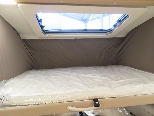 デュカト 　モービルヴェッタ　Ｋヨットテクノライン８６　２２００ｃｃディーゼルターボ　８ＡＴ　乗車４名　就寝４名温水ボイラー　ＦＦヒーター　冷蔵庫　カセットトイレ　外部電源　サブバッテリー（7枚目）