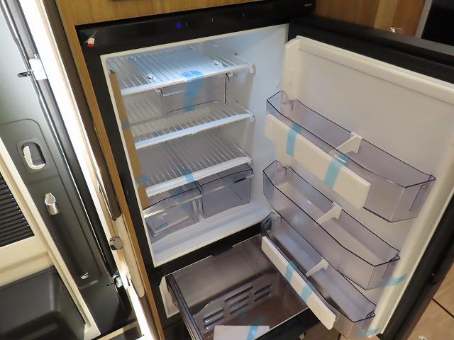 デュカト 　モービルヴェッタ　Ｋヨットテクノライン８６　２２００ｃｃディーゼルターボ　８ＡＴ　乗車４名　就寝４名温水ボイラー　ＦＦヒーター　冷蔵庫　カセットトイレ　外部電源　サブバッテリー（9枚目）