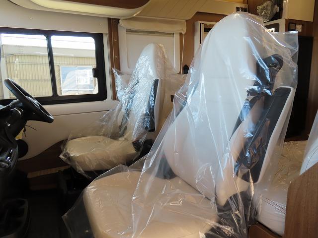 デュカト 　モービルヴェッタ　Ｋヨットテクノライン８６　２２００ｃｃディーゼルターボ　８ＡＴ　乗車４名　就寝４名温水ボイラー　ＦＦヒーター　冷蔵庫　カセットトイレ　外部電源　サブバッテリー（15枚目）