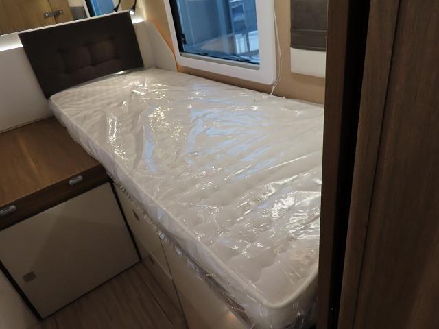 デュカト 　モービルヴェッタ　Ｋヨットテクノライン８６　２２００ｃｃディーゼルターボ　８ＡＴ　乗車４名　就寝４名温水ボイラー　ＦＦヒーター　冷蔵庫　カセットトイレ　外部電源　サブバッテリー（24枚目）