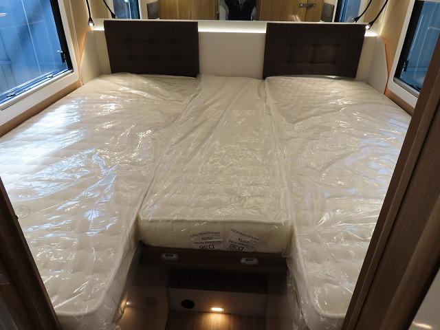 デュカト 　モービルヴェッタ　Ｋヨットテクノライン８６　２２００ｃｃディーゼルターボ　８ＡＴ　乗車４名　就寝４名温水ボイラー　ＦＦヒーター　冷蔵庫　カセットトイレ　外部電源　サブバッテリー（26枚目）