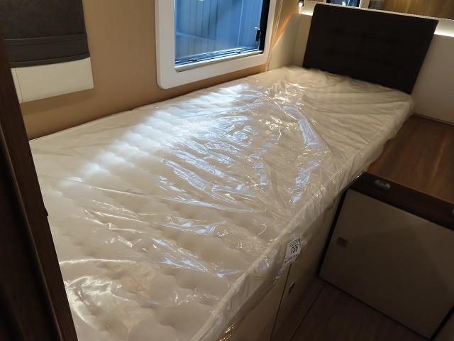 デュカト 　モービルヴェッタ　Ｋヨットテクノライン８６　２２００ｃｃディーゼルターボ　８ＡＴ　乗車４名　就寝４名温水ボイラー　ＦＦヒーター　冷蔵庫　カセットトイレ　外部電源　サブバッテリー（28枚目）