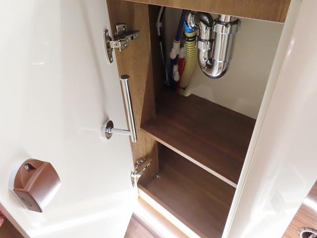 デュカト 　モービルヴェッタ　Ｋヨットテクノライン８６　２２００ｃｃディーゼルターボ　８ＡＴ　乗車４名　就寝４名温水ボイラー　ＦＦヒーター　冷蔵庫　カセットトイレ　外部電源　サブバッテリー（30枚目）