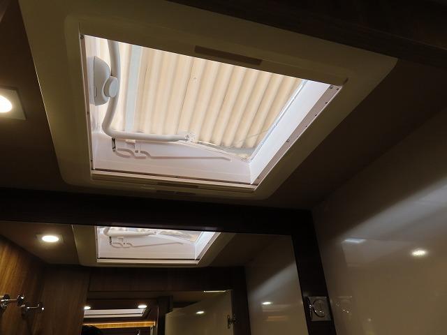 デュカト 　モービルヴェッタ　Ｋヨットテクノライン８６　２２００ｃｃディーゼルターボ　８ＡＴ　乗車４名　就寝４名温水ボイラー　ＦＦヒーター　冷蔵庫　カセットトイレ　外部電源　サブバッテリー（31枚目）