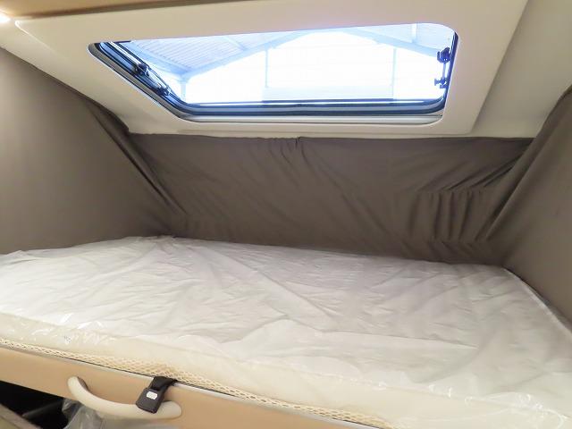 デュカト 　モービルヴェッタ　Ｋヨットテクノライン８６　２２００ｃｃディーゼルターボ　８ＡＴ　乗車４名　就寝４名温水ボイラー　ＦＦヒーター　冷蔵庫　カセットトイレ　外部電源　サブバッテリー（34枚目）