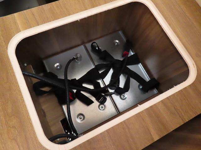 デュカト 　モービルヴェッタ　Ｋヨットテクノライン８６　２２００ｃｃディーゼルターボ　８ＡＴ　乗車４名　就寝４名温水ボイラー　ＦＦヒーター　冷蔵庫　カセットトイレ　外部電源　サブバッテリー（35枚目）