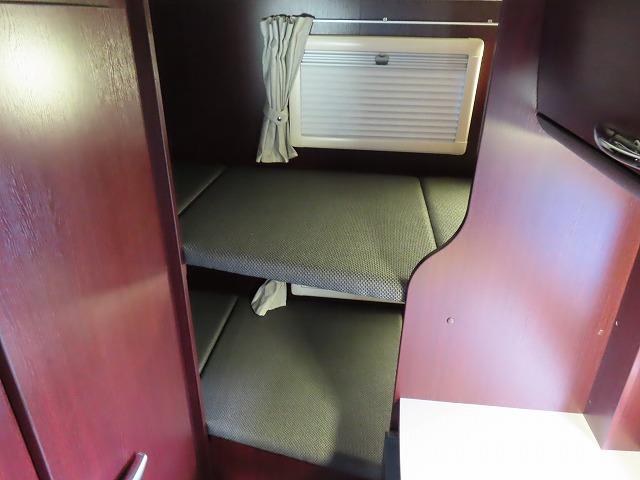 カムロード 　キャンピングカー　ナッツＲＶ　クレソンボヤージュ　エボライト　シンク　冷蔵庫　電子レンジ　トリプルサブバッテリー　走行充電　外部充電　１５００Ｗインバーター　家庭用エアコン　マックスファン（6枚目）