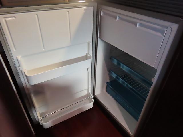 カムロード 　キャンピングカー　ナッツＲＶ　クレソンボヤージュ　エボライト　シンク　冷蔵庫　電子レンジ　トリプルサブバッテリー　走行充電　外部充電　１５００Ｗインバーター　家庭用エアコン　マックスファン（10枚目）