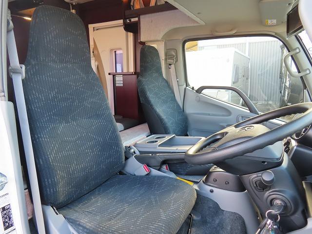 カムロード 　キャンピングカー　ナッツＲＶ　クレソンボヤージュ　エボライト　シンク　冷蔵庫　電子レンジ　トリプルサブバッテリー　走行充電　外部充電　１５００Ｗインバーター　家庭用エアコン　マックスファン（16枚目）