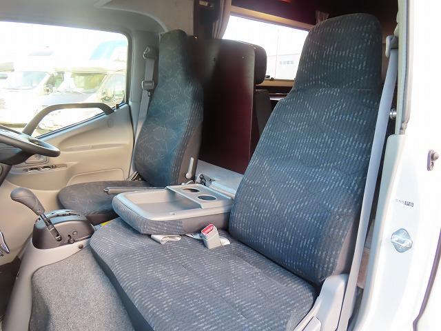 カムロード 　キャンピングカー　ナッツＲＶ　クレソンボヤージュ　エボライト　シンク　冷蔵庫　電子レンジ　トリプルサブバッテリー　走行充電　外部充電　１５００Ｗインバーター　家庭用エアコン　マックスファン（17枚目）