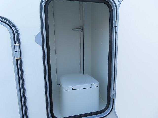 カムロード 　キャンピングカー　ナッツＲＶ　クレソンボヤージュ　エボライト　シンク　冷蔵庫　電子レンジ　トリプルサブバッテリー　走行充電　外部充電　１５００Ｗインバーター　家庭用エアコン　マックスファン（26枚目）