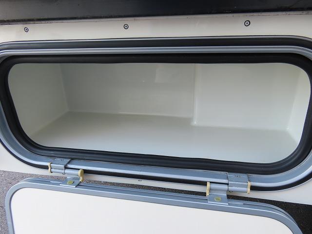 カムロード 　キャンピングカー　ナッツＲＶ　クレソンボヤージュ　エボライト　シンク　冷蔵庫　電子レンジ　トリプルサブバッテリー　走行充電　外部充電　１５００Ｗインバーター　家庭用エアコン　マックスファン（27枚目）