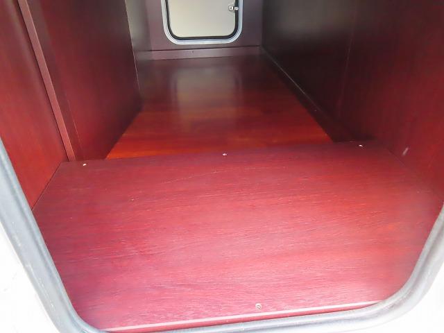 カムロード 　キャンピングカー　ナッツＲＶ　クレソンボヤージュ　エボライト　シンク　冷蔵庫　電子レンジ　トリプルサブバッテリー　走行充電　外部充電　１５００Ｗインバーター　家庭用エアコン　マックスファン（28枚目）