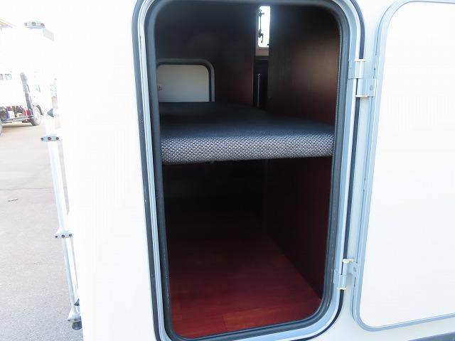 カムロード 　キャンピングカー　ナッツＲＶ　クレソンボヤージュ　エボライト　シンク　冷蔵庫　電子レンジ　トリプルサブバッテリー　走行充電　外部充電　１５００Ｗインバーター　家庭用エアコン　マックスファン（29枚目）