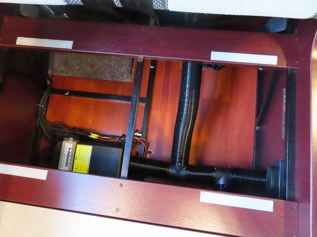 カムロード 　キャンピングカー　ナッツＲＶ　クレソンボヤージュ　エボライト　シンク　冷蔵庫　電子レンジ　トリプルサブバッテリー　走行充電　外部充電　１５００Ｗインバーター　家庭用エアコン　マックスファン（31枚目）